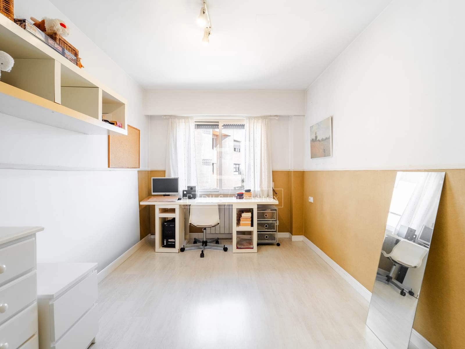 5 bedroom Apartment for rent in Valencia city with garage - € 3,200 (Ref: 10136694)