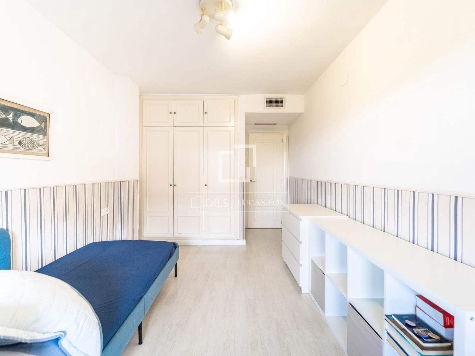 5 bedroom Apartment for rent in Valencia city with garage - € 3,200 (Ref: 10136694)