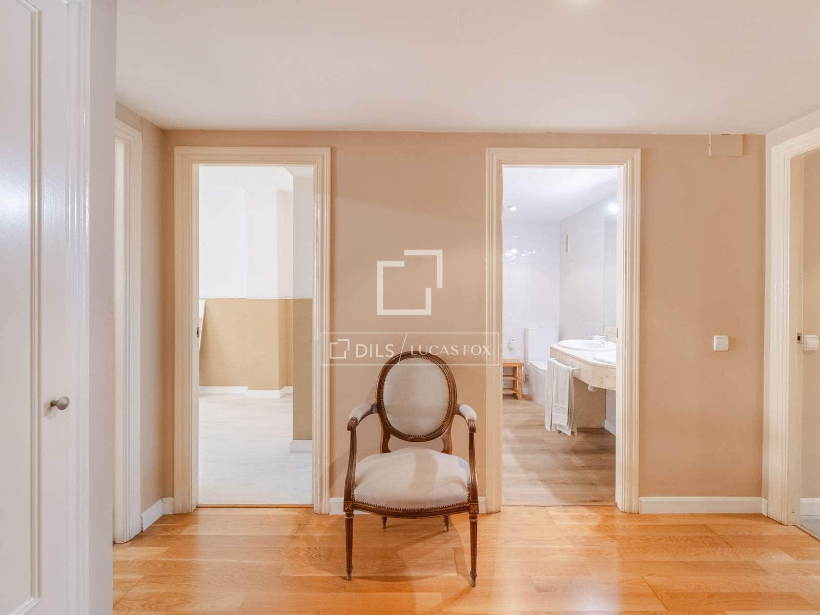 5 bedroom Apartment for rent in Valencia city with garage - € 3,200 (Ref: 10136694)