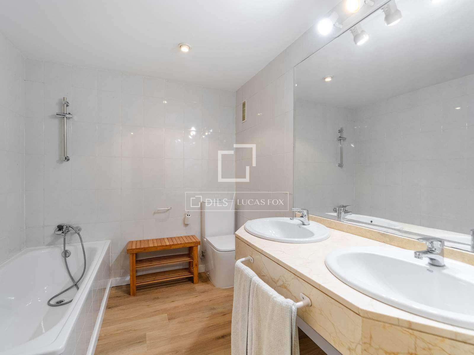 5 bedroom Apartment for rent in Valencia city with garage - € 3,200 (Ref: 10136694)