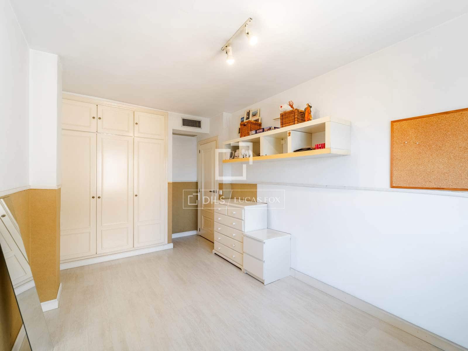 5 bedroom Apartment for rent in Valencia city with garage - € 3,200 (Ref: 10136694)
