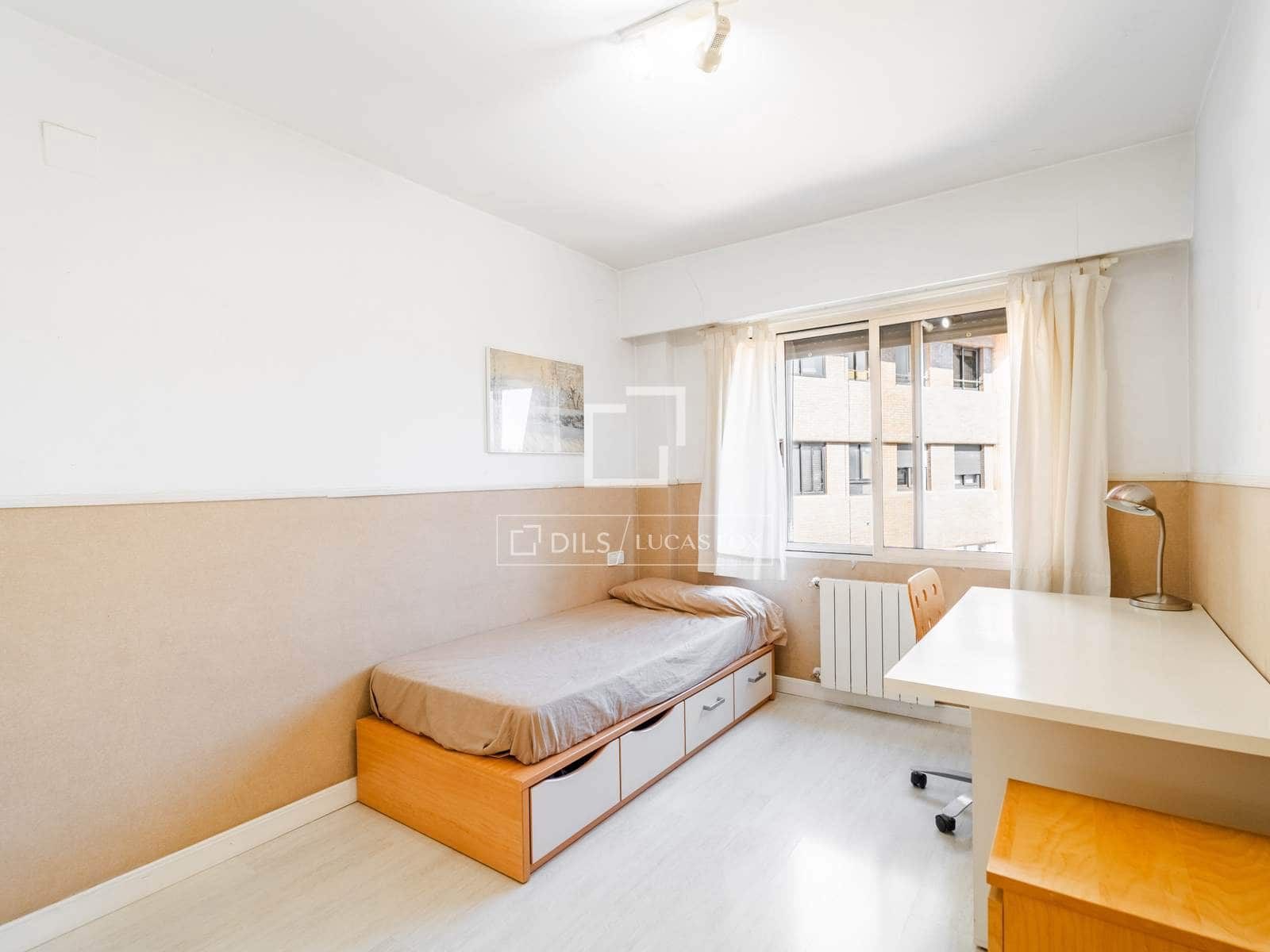 5 bedroom Apartment for rent in Valencia city with garage - € 3,200 (Ref: 10136694)