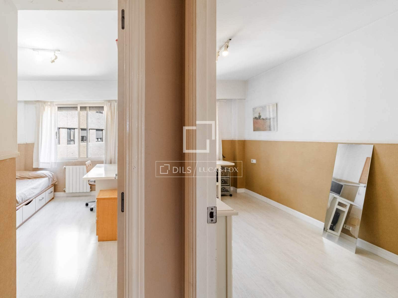 5 bedroom Apartment for rent in Valencia city with garage - € 3,200 (Ref: 10136694)