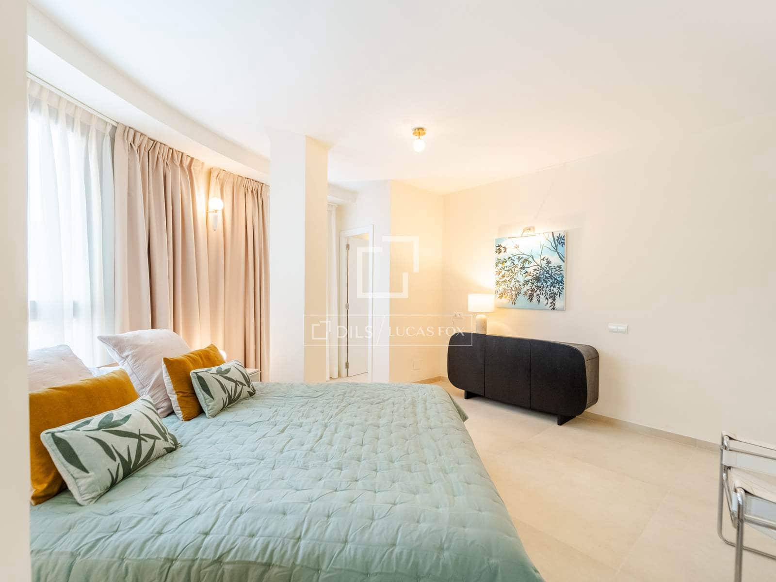 3 quarto Apartamento para arrendar em Valencia cidade - 3 300 € (Ref: 10139956)