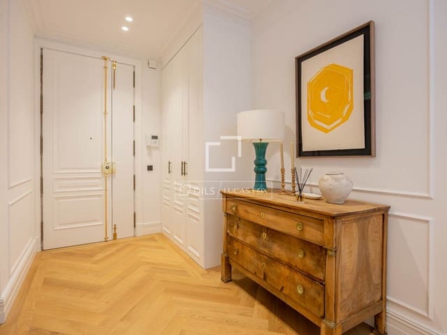 Apartamento de 3 habitaciones en Almagro, Madrid ciudad en venta - 3.900.000 € (Ref: 10140288)