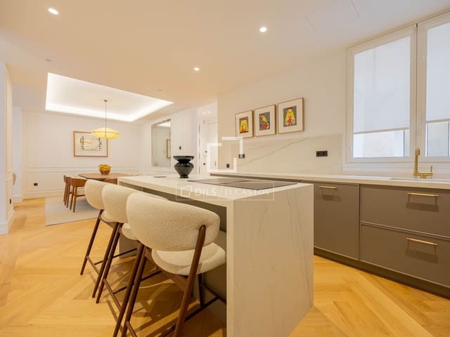 Apartamento de 3 habitaciones en Almagro, Madrid ciudad en venta - 3.900.000 € (Ref: 10140288)