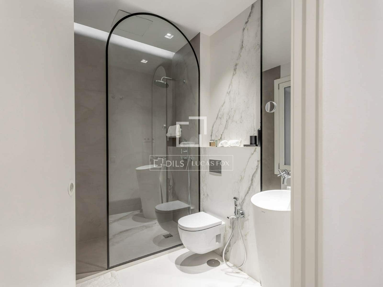 Apartamento de 4 habitaciones en Madrid ciudad en alquiler - 8.500 € (Ref: 10144894)