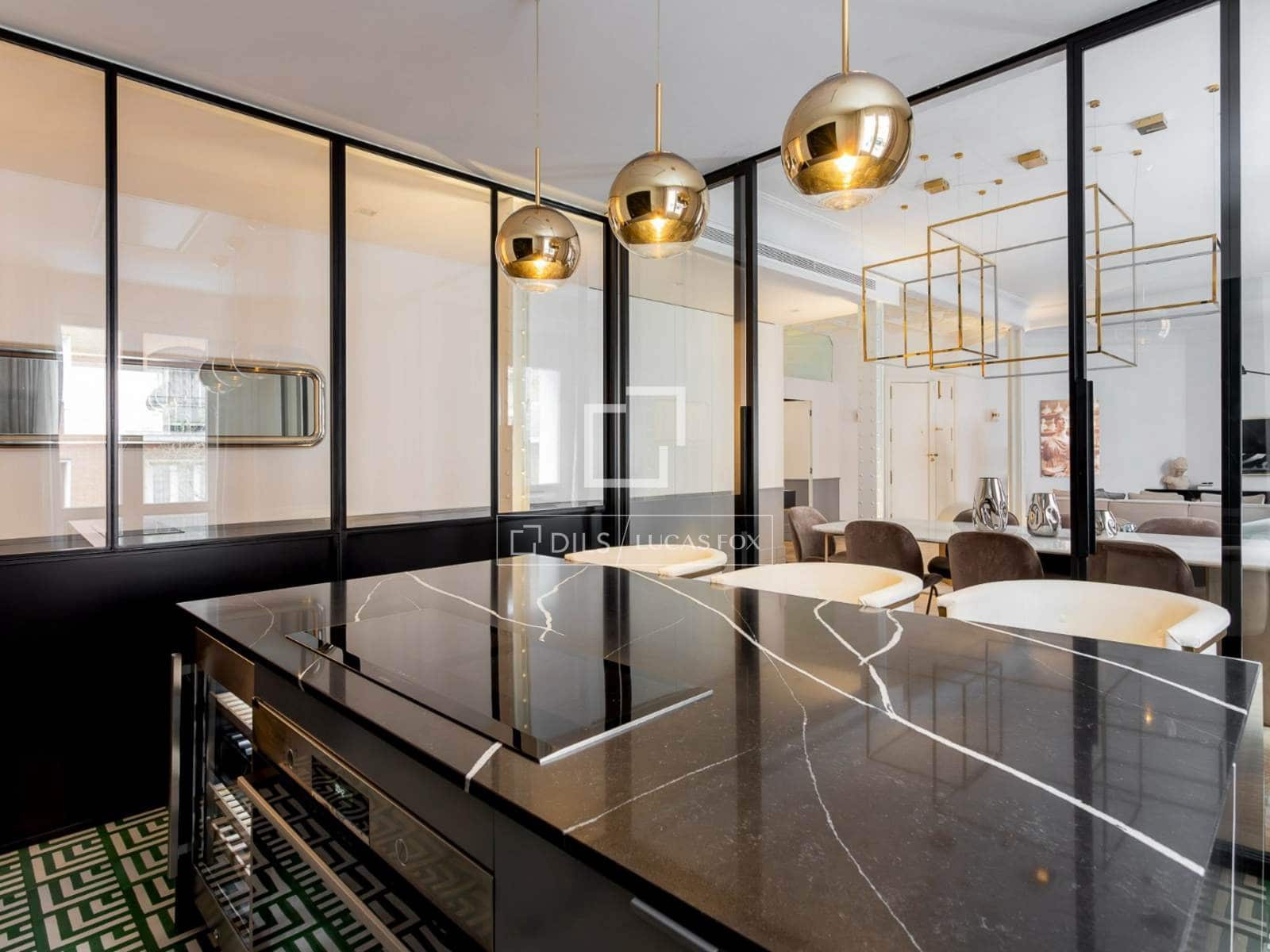 Apartamento de 4 habitaciones en Madrid ciudad en alquiler - 8.500 € (Ref: 10144894)