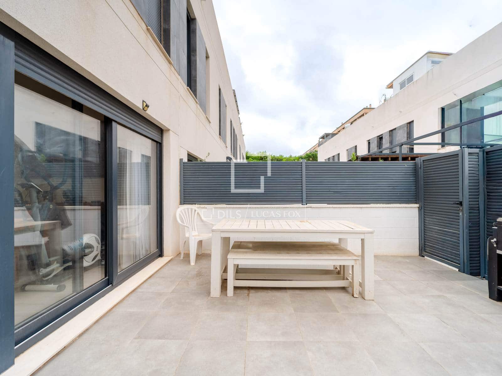 3 soverom Villa til salgs i Valencia by med svømmebasseng garasje - € 749 000 (Ref: 10144895)