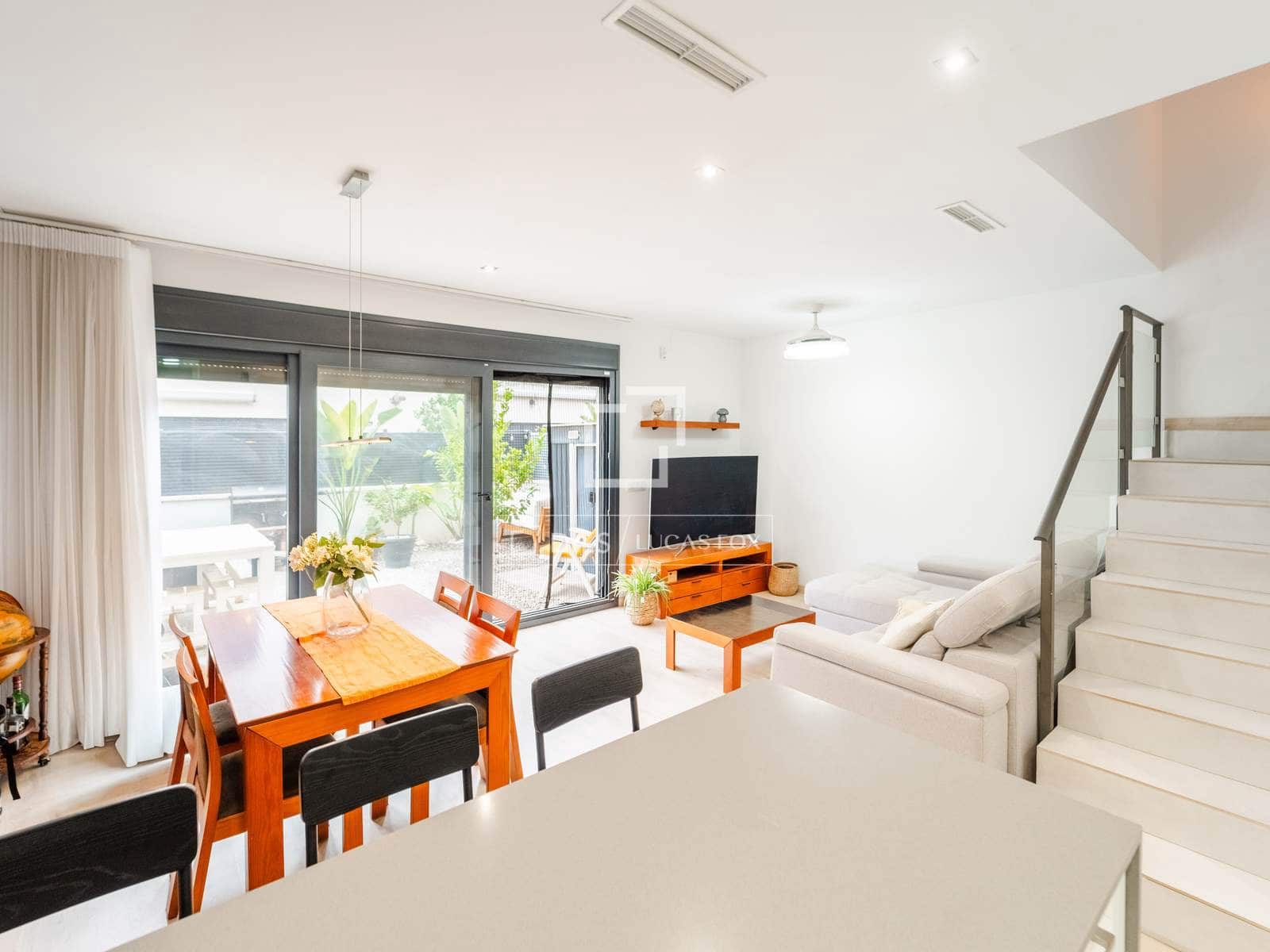 3 soverom Villa til salgs i Valencia by med svømmebasseng garasje - € 749 000 (Ref: 10144895)