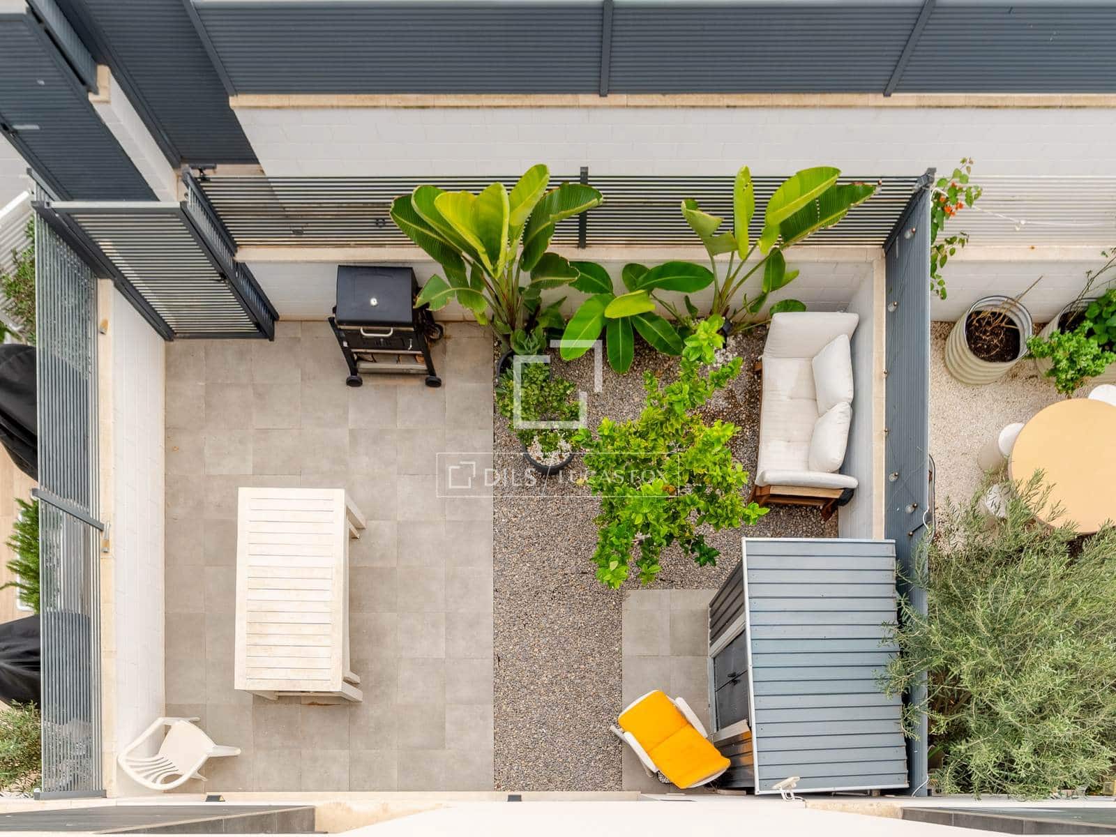 3 soverom Villa til salgs i Valencia by med svømmebasseng garasje - € 749 000 (Ref: 10144895)