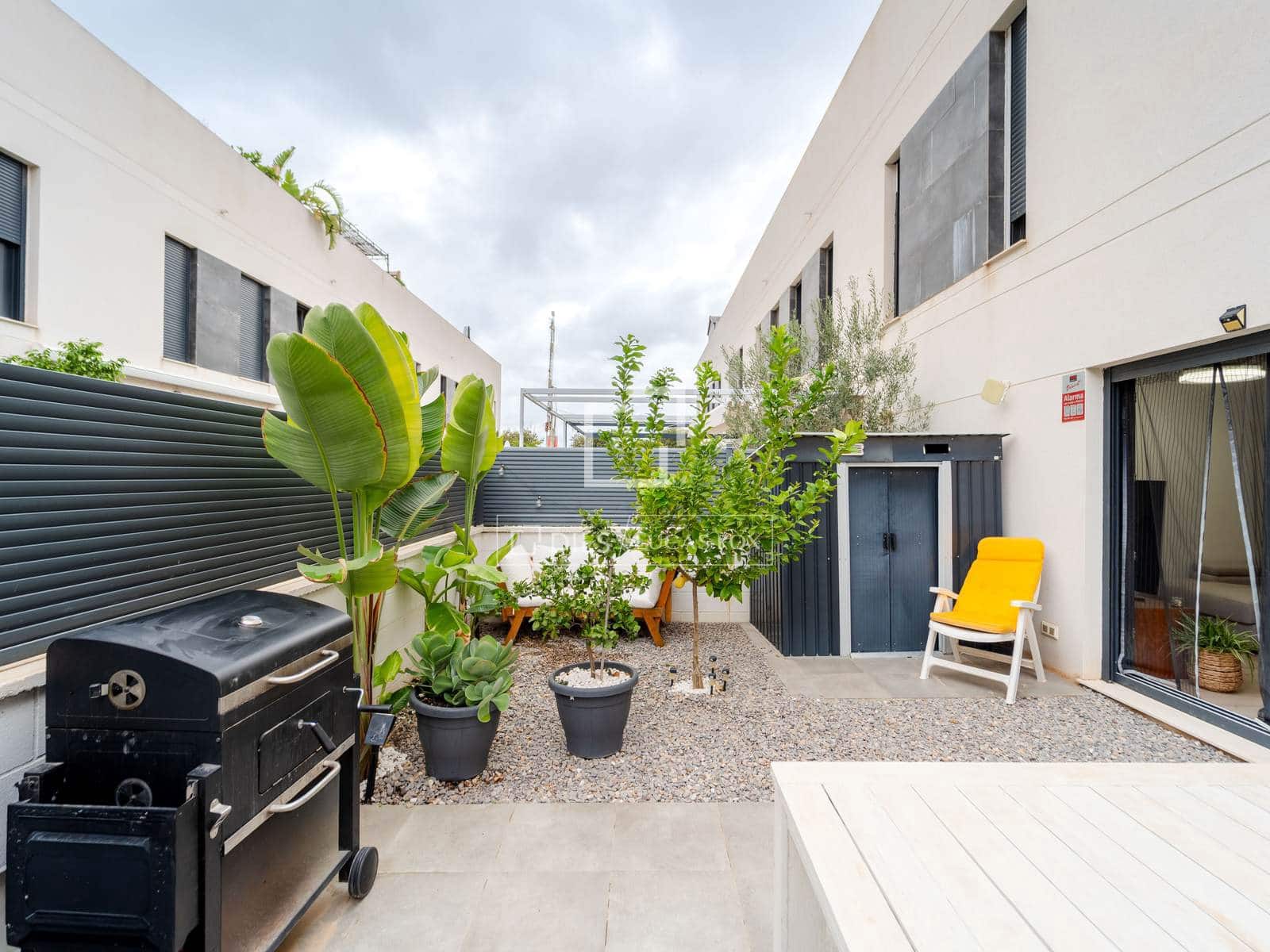 3 soverom Villa til salgs i Valencia by med svømmebasseng garasje - € 749 000 (Ref: 10144895)