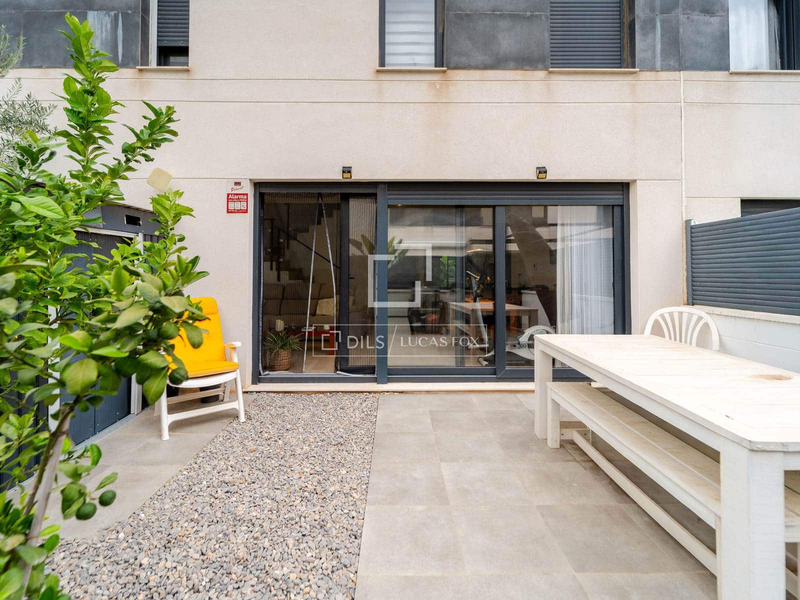 3 soverom Villa til salgs i Valencia by med svømmebasseng garasje - € 749 000 (Ref: 10144895)