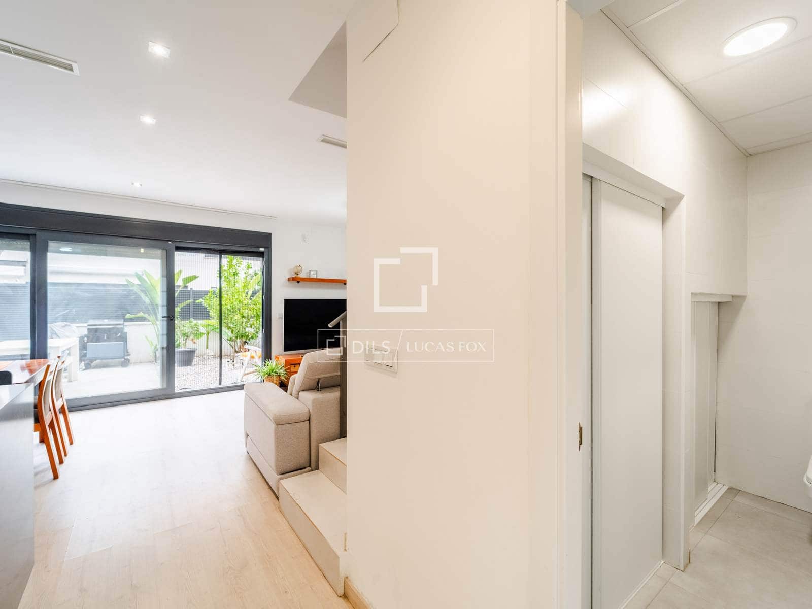 3 soverom Villa til salgs i Valencia by med svømmebasseng garasje - € 749 000 (Ref: 10144895)