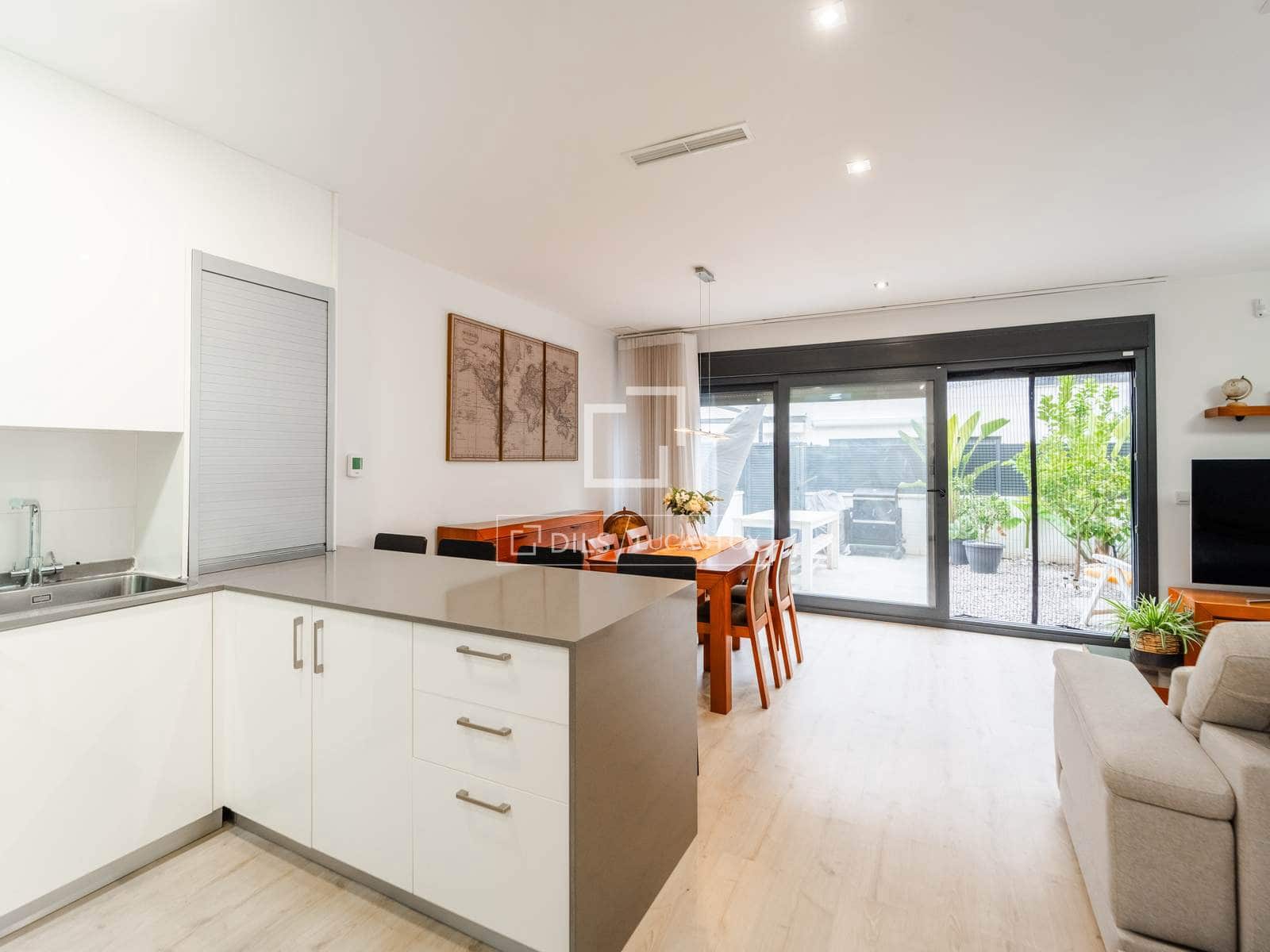 3 soverom Villa til salgs i Valencia by med svømmebasseng garasje - € 749 000 (Ref: 10144895)