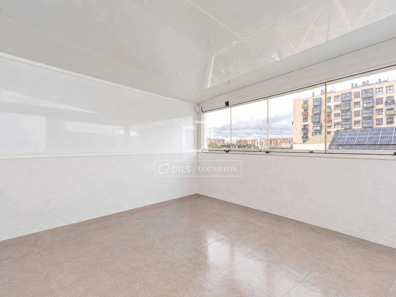 3 soverom Villa til salgs i Valencia by med svømmebasseng garasje - € 749 000 (Ref: 10144895)