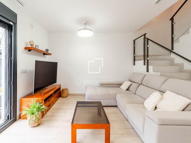 3 soverom Villa til salgs i Quatre Carreres, Valencia by med svømmebasseng garasje - € 749 000 (Ref: 10144895)
