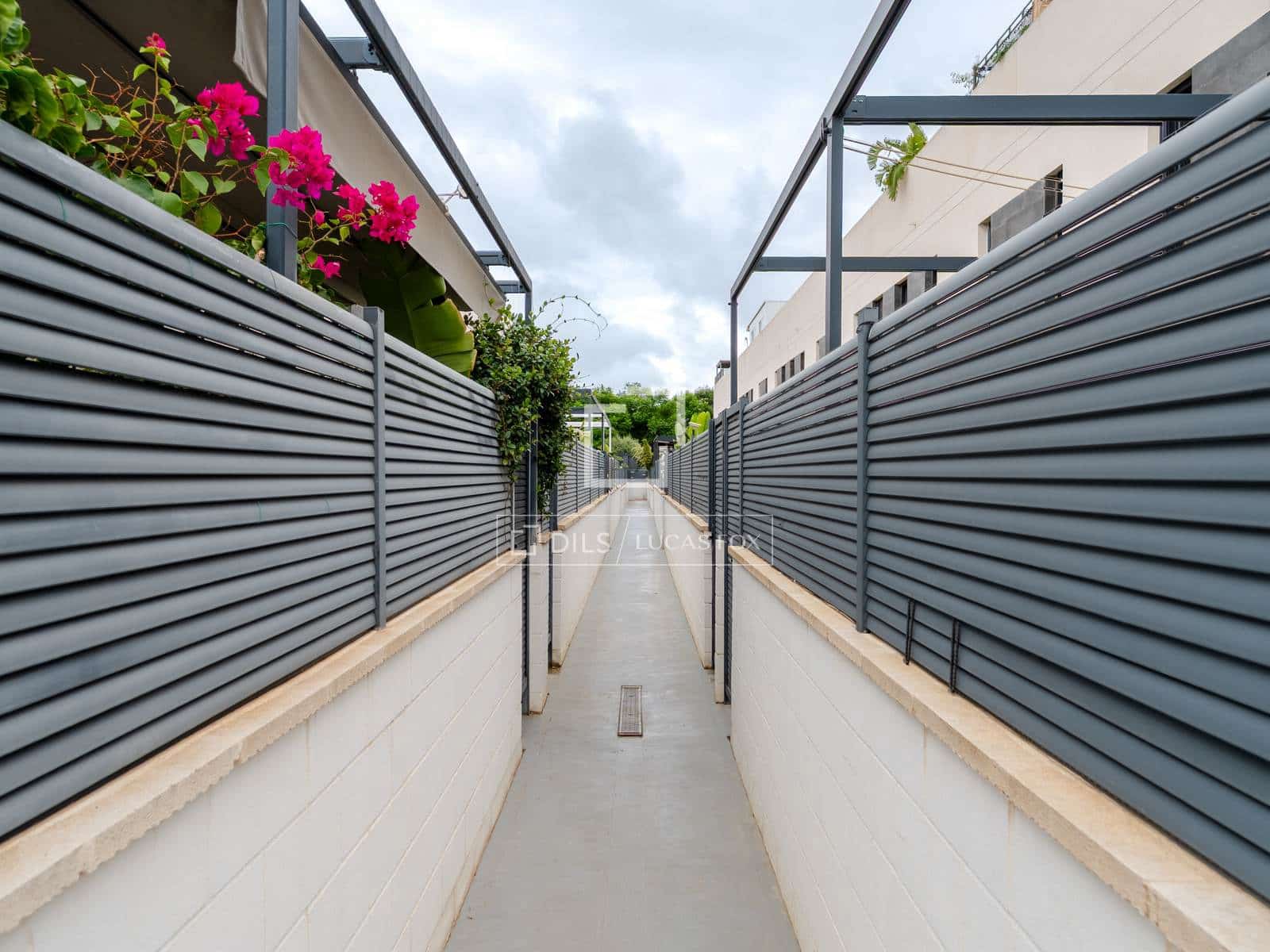 3 soverom Villa til salgs i Valencia by med svømmebasseng garasje - € 749 000 (Ref: 10144895)