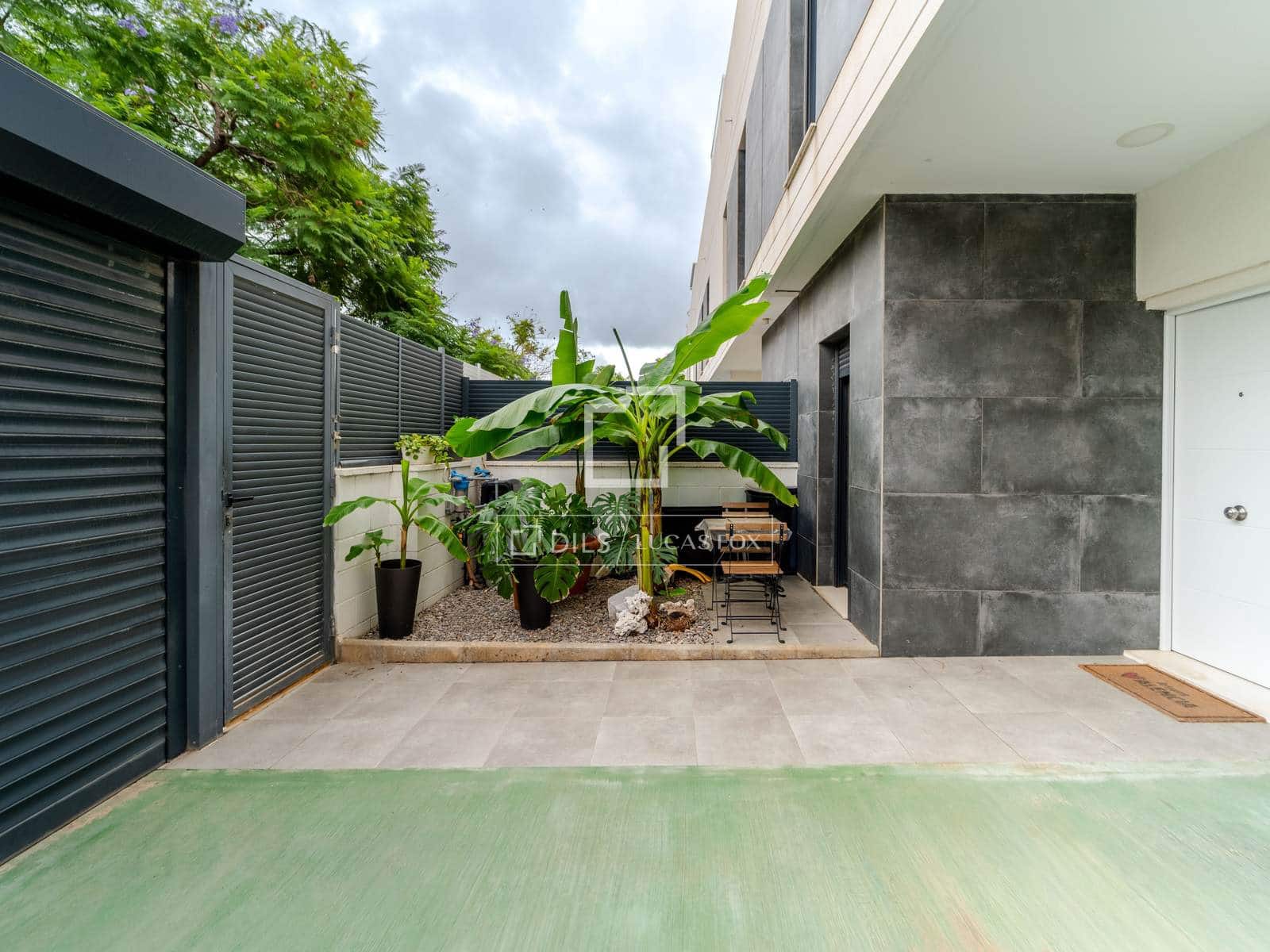 3 soverom Villa til salgs i Valencia by med svømmebasseng garasje - € 749 000 (Ref: 10144895)