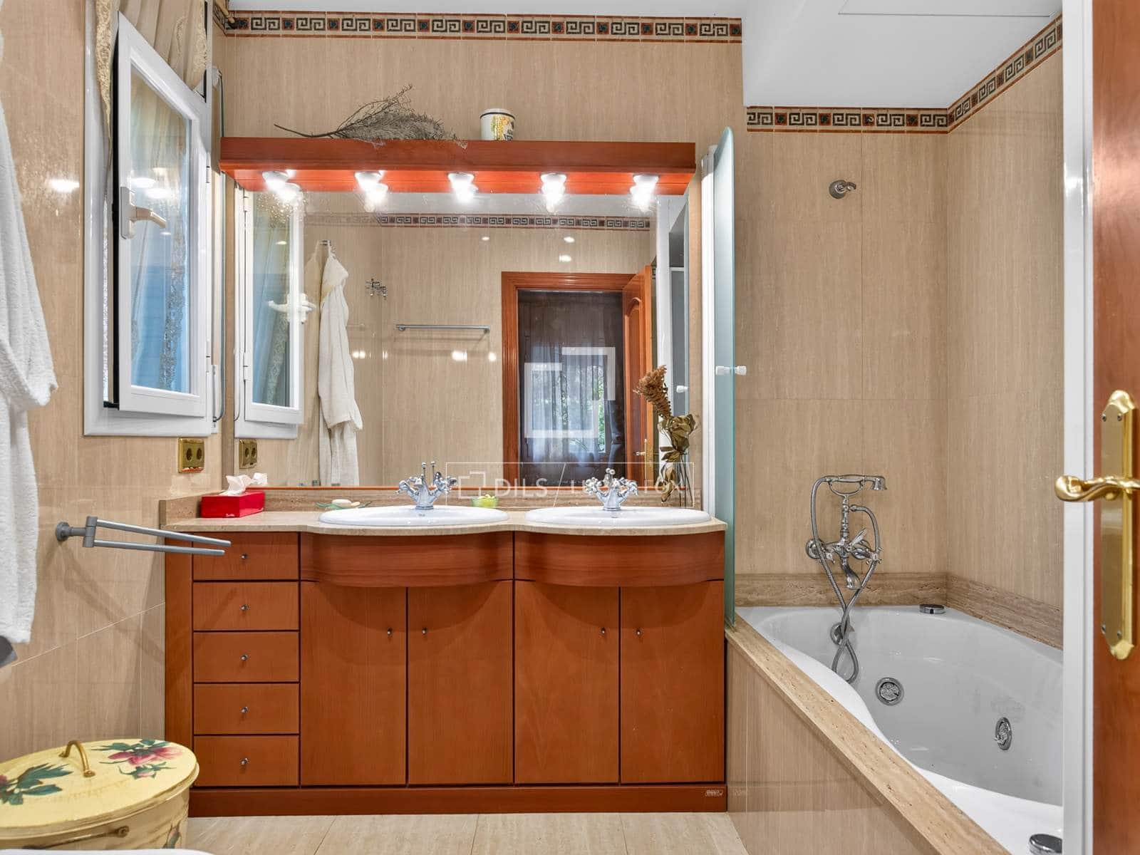 4 sypialnia Willa na sprzedaż w Cabrils z basenem garażem - 1 250 000 € (Ref: 10147443)