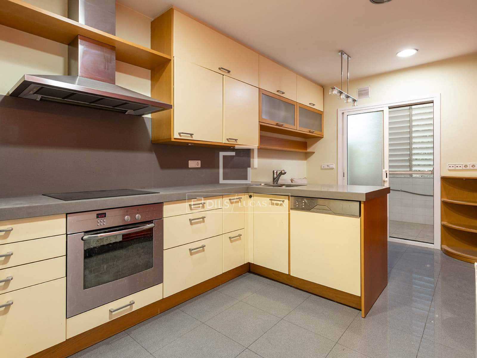 3 soverom Leilighet til salgs i Barcelona by med svømmebasseng garasje - € 870 000 (Ref: 10147921)