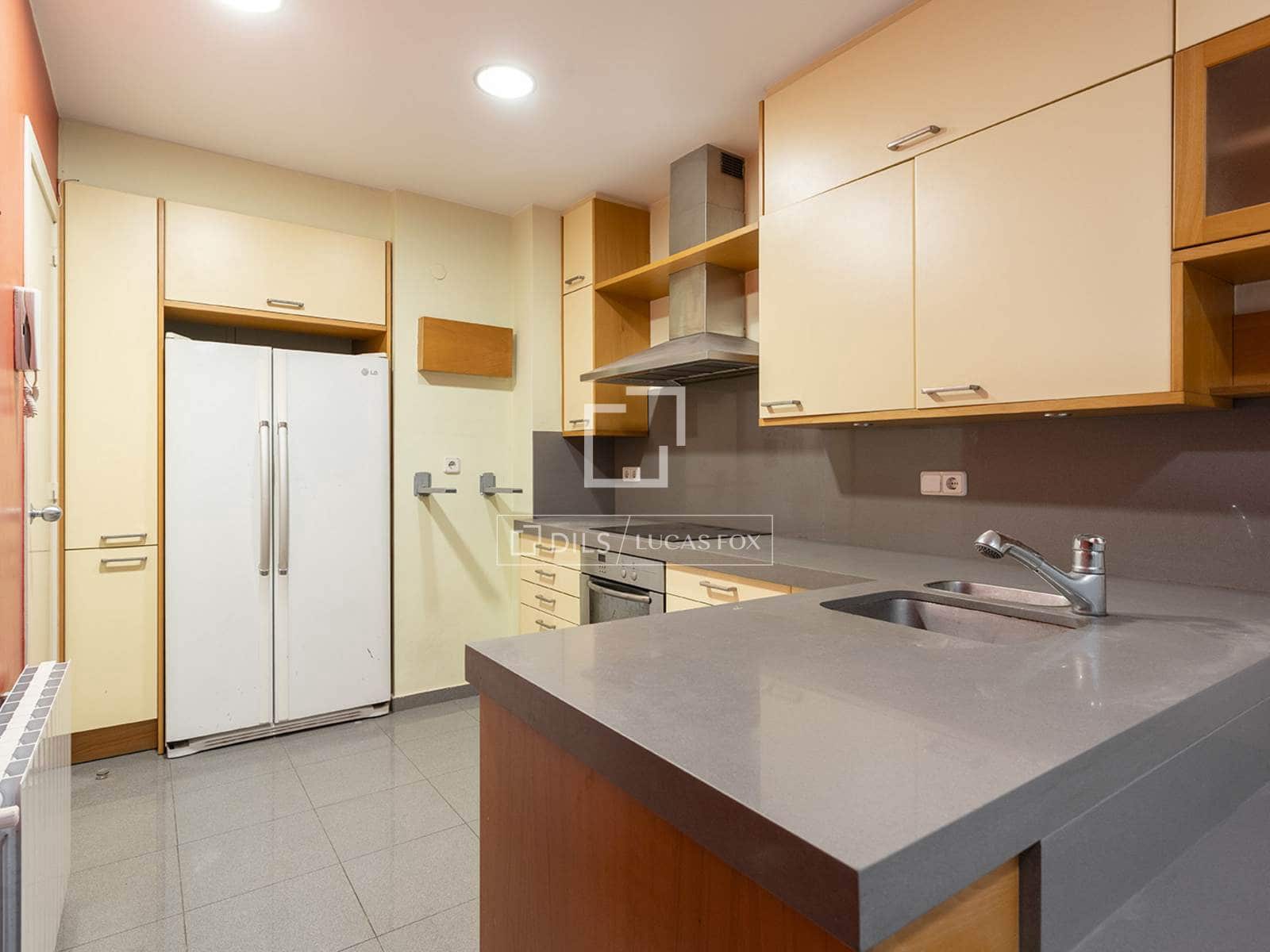 3 soverom Leilighet til salgs i Barcelona by med svømmebasseng garasje - € 870 000 (Ref: 10147921)