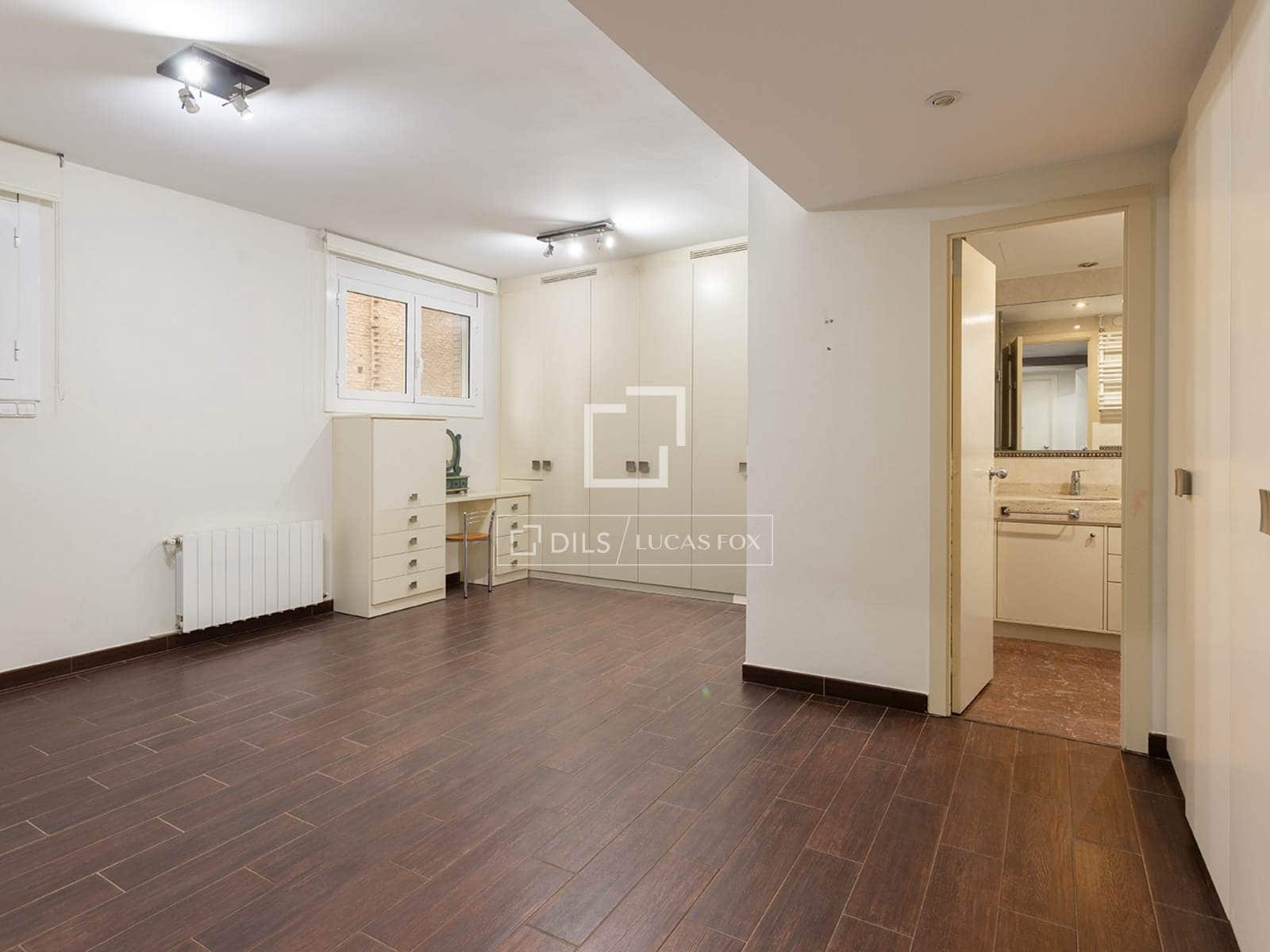 3 soverom Leilighet til salgs i Barcelona by med svømmebasseng garasje - € 870 000 (Ref: 10147921)