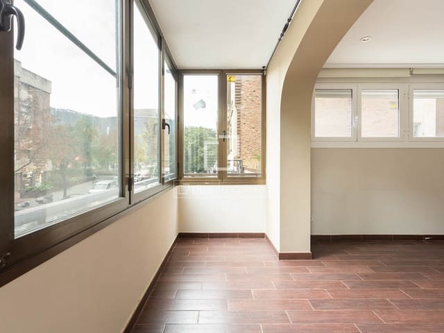 3 soverom Leilighet til salgs i Barcelona by med svømmebasseng garasje - € 870 000 (Ref: 10147921)