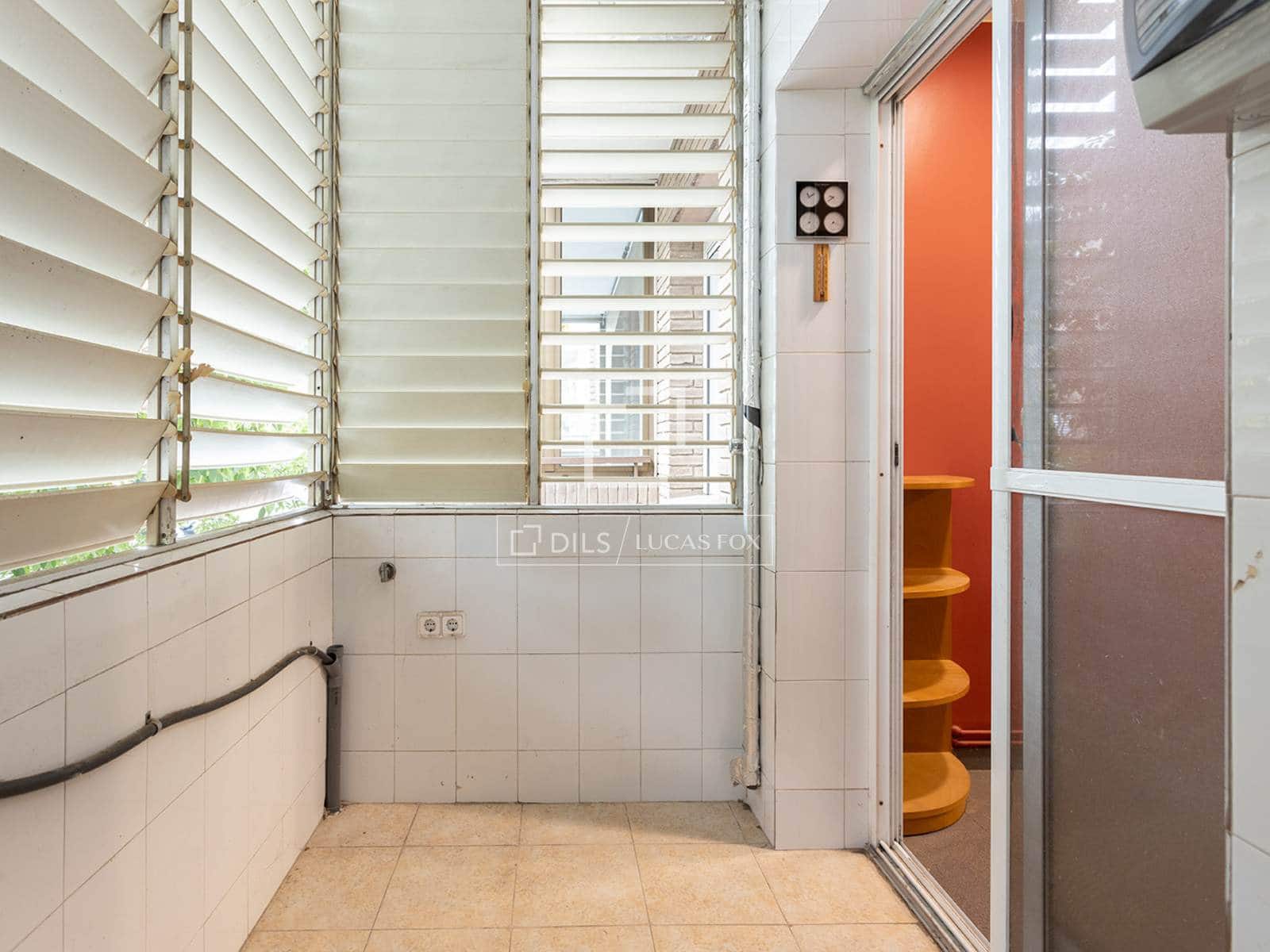 3 soverom Leilighet til salgs i Barcelona by med svømmebasseng garasje - € 870 000 (Ref: 10147921)