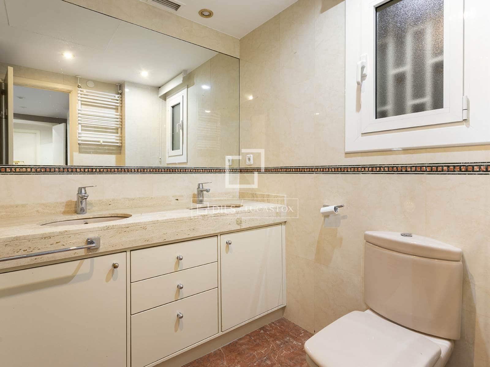 3 soverom Leilighet til salgs i Barcelona by med svømmebasseng garasje - € 870 000 (Ref: 10147921)