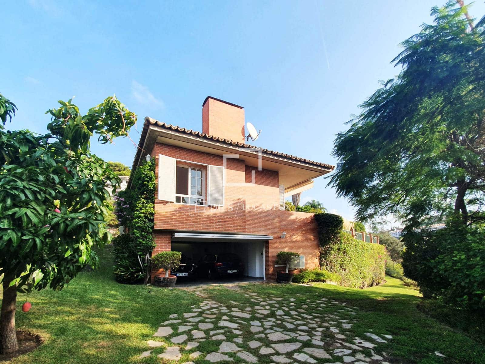 4 bedroom Villa for sale in Malaga city with pool garage - € 1,700,000 (Ref: 10147998)