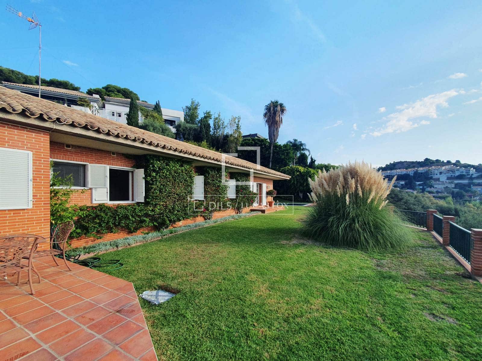 4 bedroom Villa for sale in Malaga city with pool garage - € 1,700,000 (Ref: 10147998)