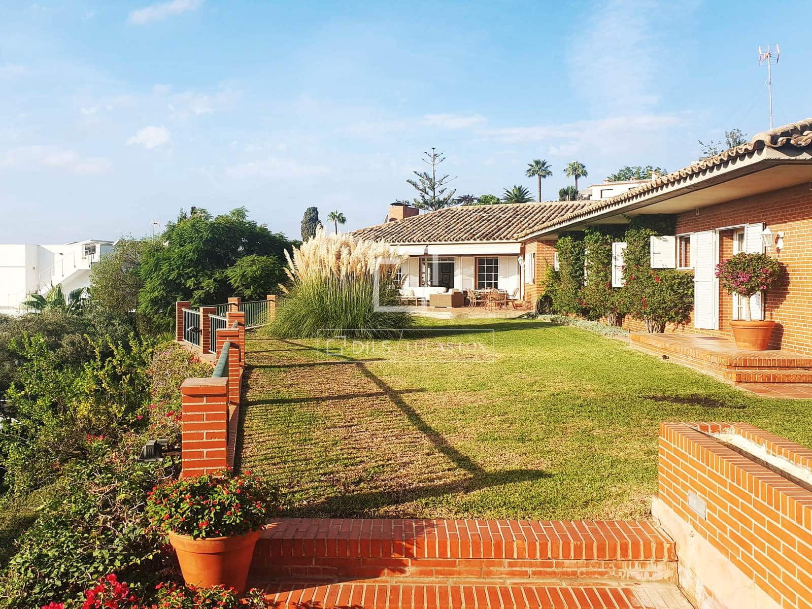 4 bedroom Villa for sale in Malaga city with pool garage - € 1,700,000 (Ref: 10147998)
