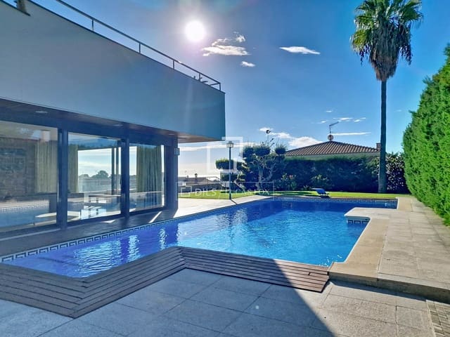 7 soverom Villa til salgs i Cunit med svømmebasseng garasje - € 1 200 000 (Ref: 10148129)