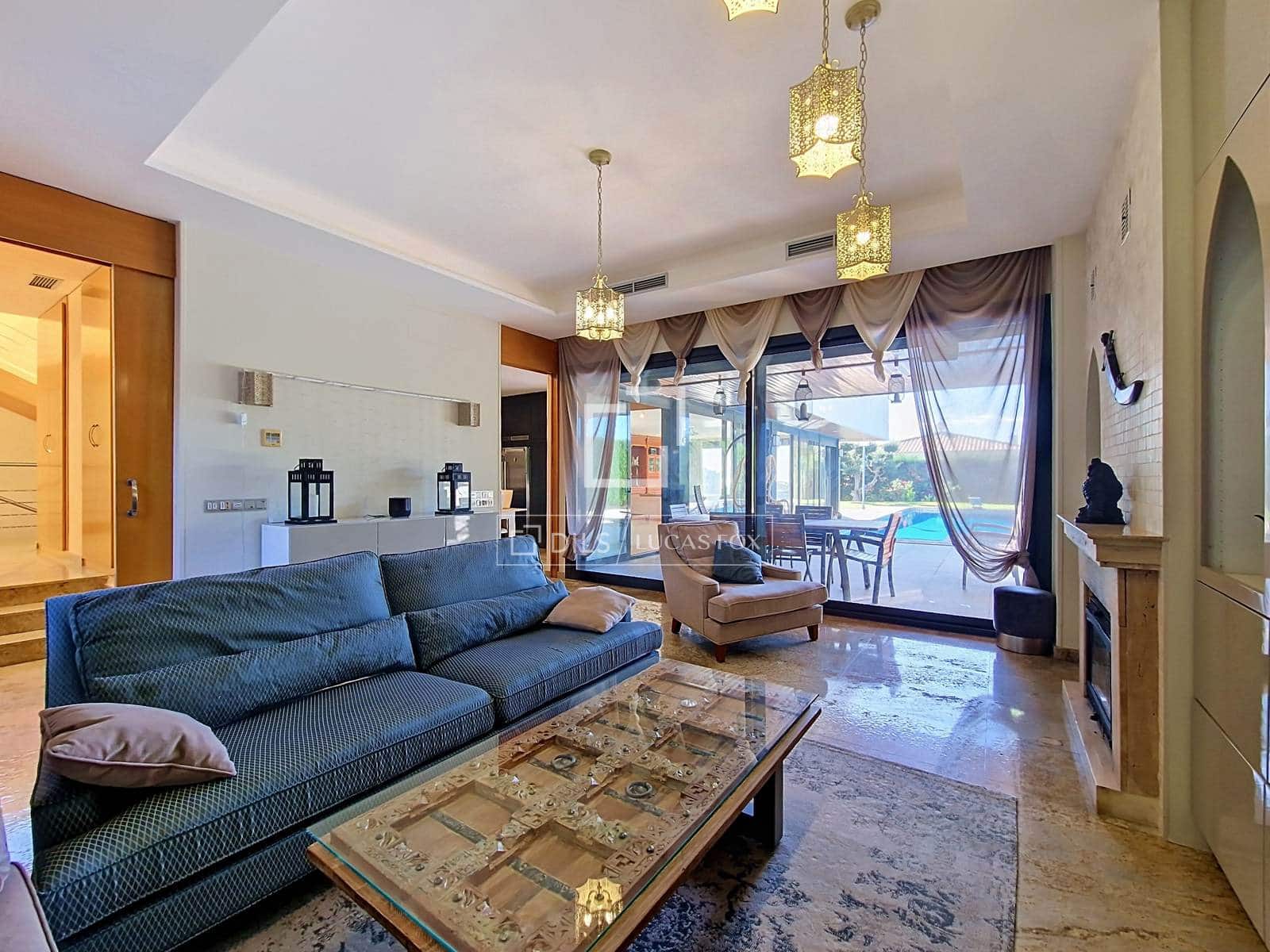 7 soverom Villa til salgs i Cunit med svømmebasseng garasje - € 1 200 000 (Ref: 10148129)