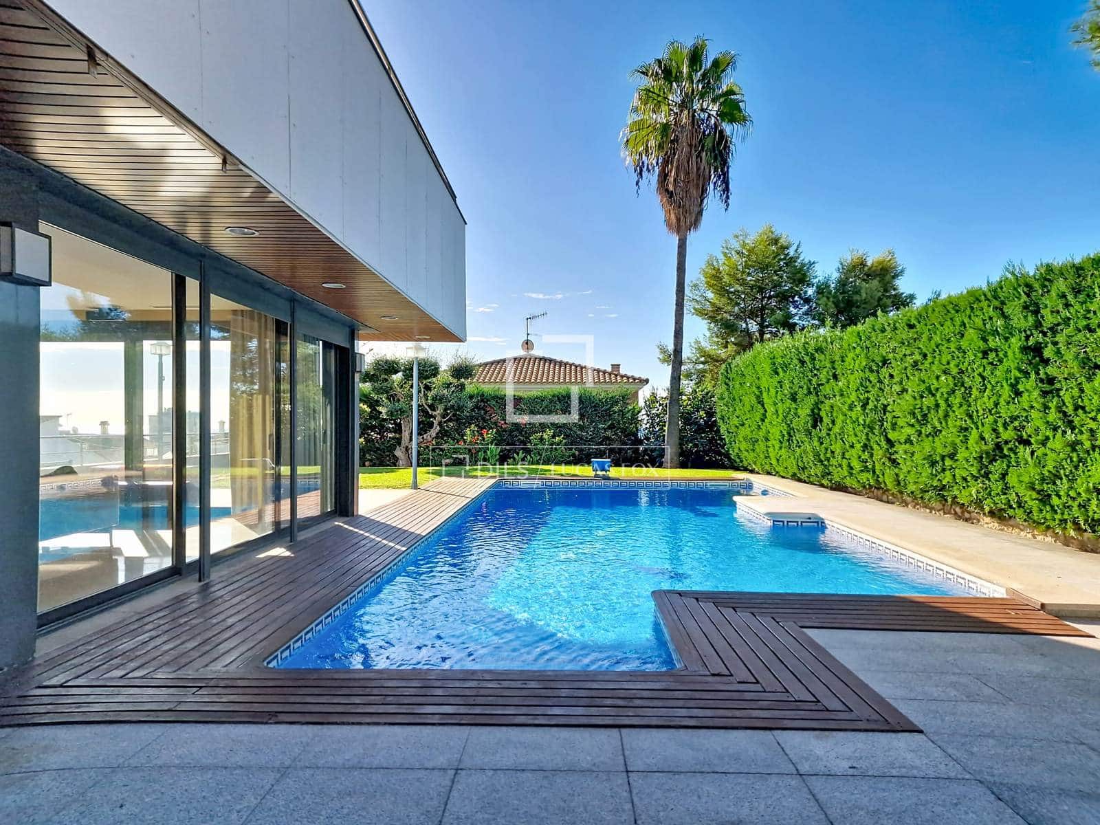 7 soverom Villa til salgs i Cunit med svømmebasseng garasje - € 1 200 000 (Ref: 10148129)