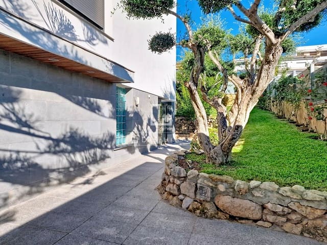 7 soverom Villa til salgs i Cunit med svømmebasseng garasje - € 1 200 000 (Ref: 10148129)