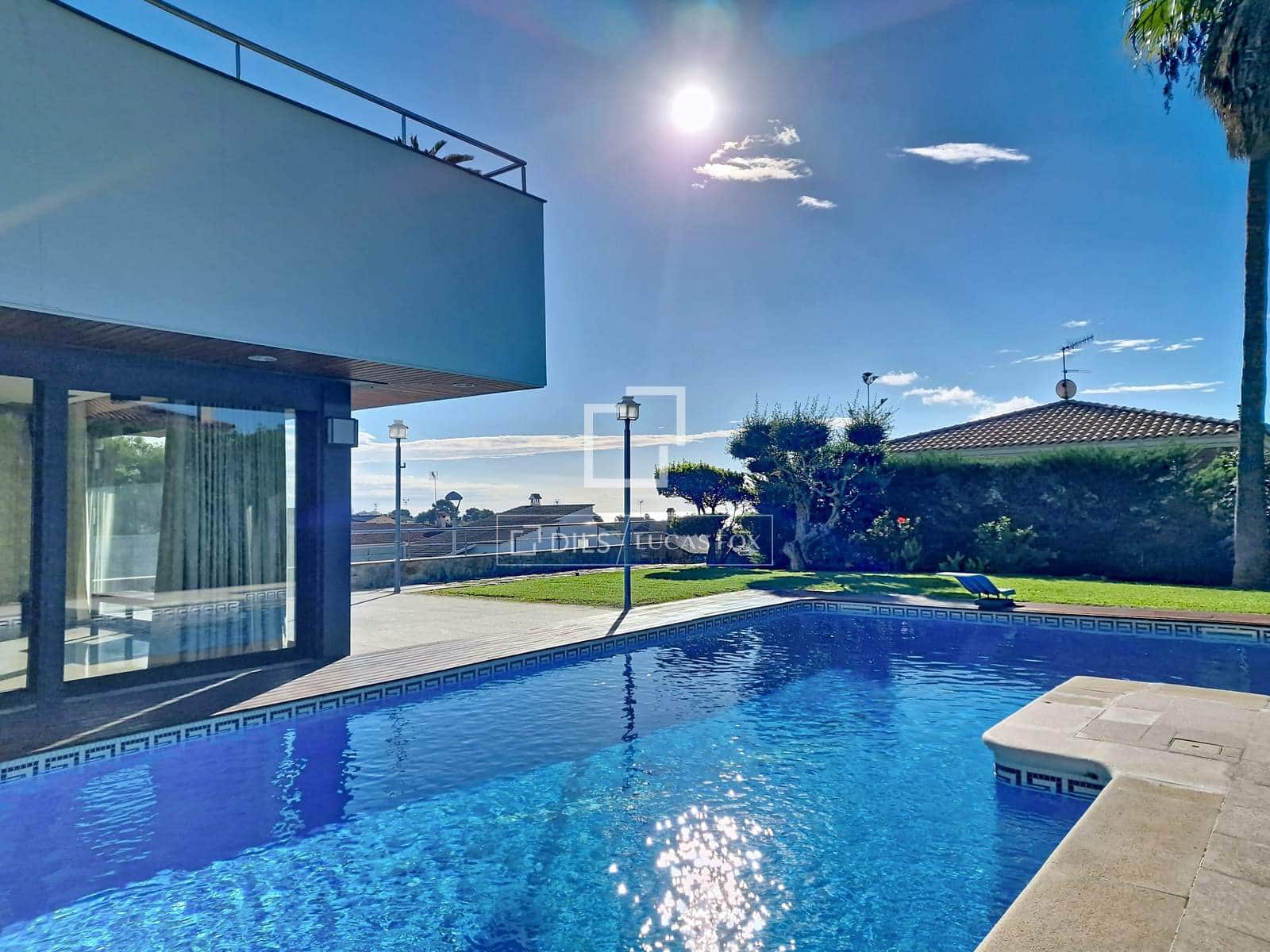 7 soverom Villa til salgs i Cunit med svømmebasseng garasje - € 1 200 000 (Ref: 10148129)