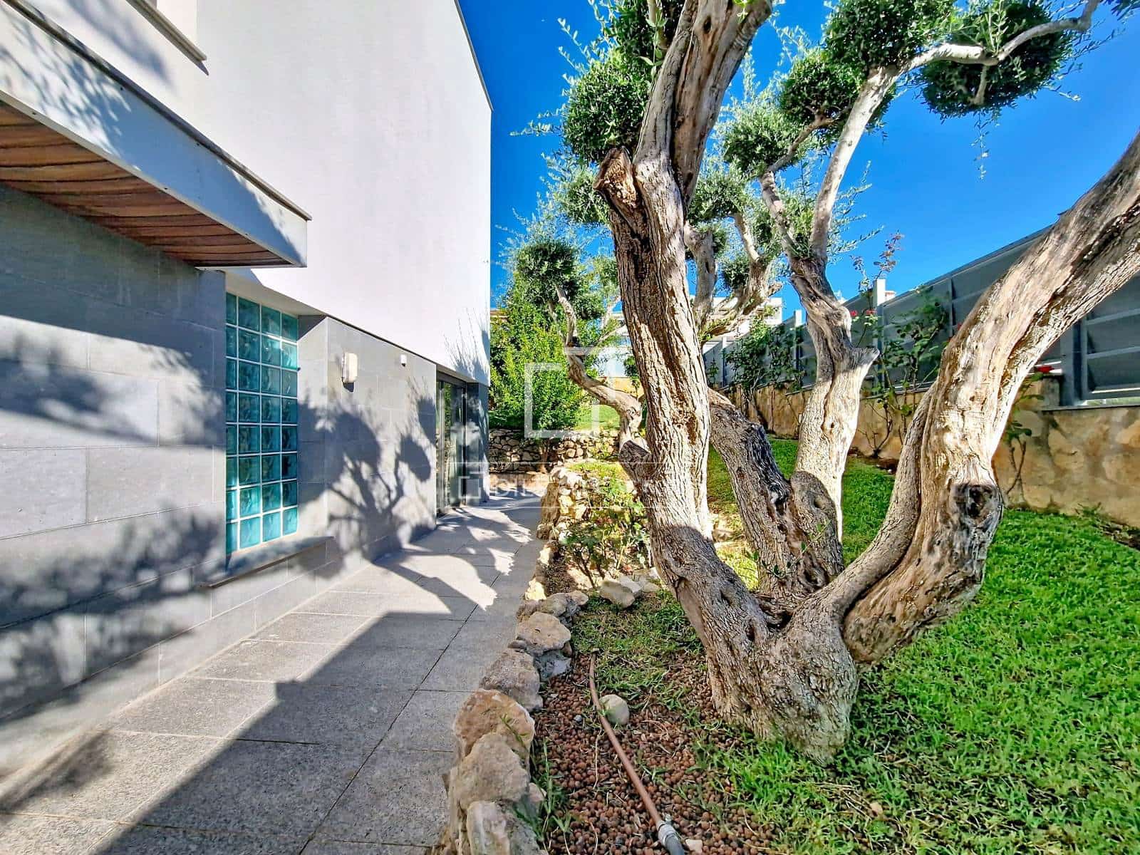 7 soverom Villa til salgs i Cunit med svømmebasseng garasje - € 1 200 000 (Ref: 10148129)