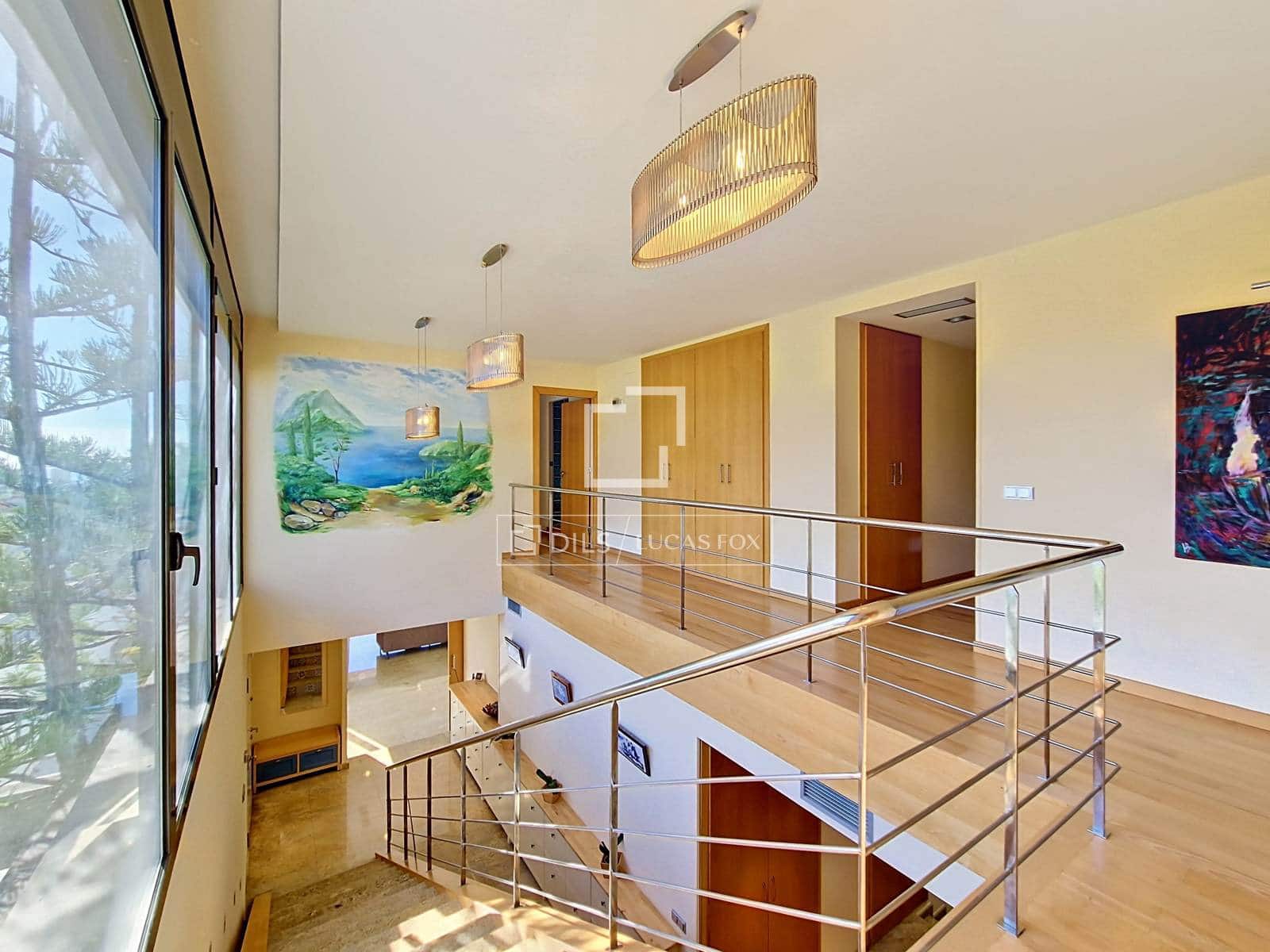 7 soverom Villa til salgs i Cunit med svømmebasseng garasje - € 1 200 000 (Ref: 10148129)
