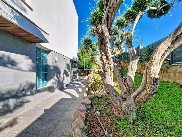 7 soverom Villa til salgs i Cunit med svømmebasseng garasje - € 1 200 000 (Ref: 10148129)