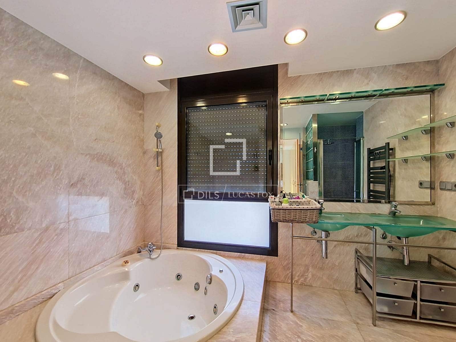 7 soverom Villa til salgs i Cunit med svømmebasseng garasje - € 1 200 000 (Ref: 10148129)
