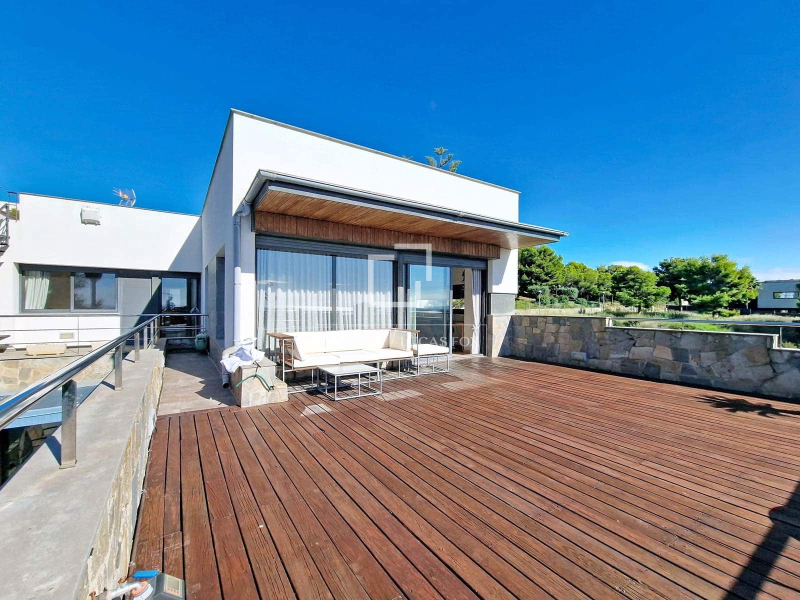 7 soverom Villa til salgs i Cunit med svømmebasseng garasje - € 1 200 000 (Ref: 10148129)