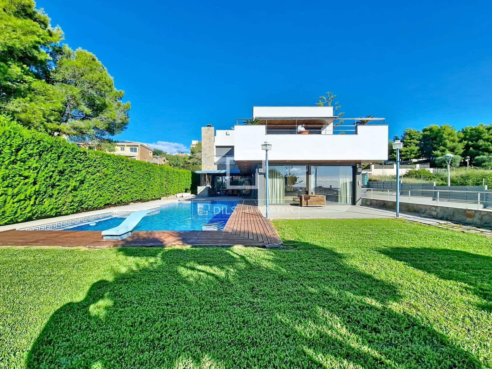 7 soverom Villa til salgs i Cunit med svømmebasseng garasje - € 1 200 000 (Ref: 10148129)