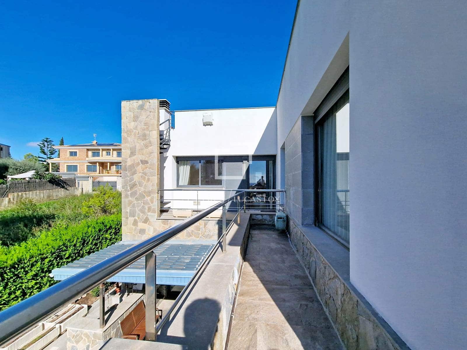 7 soverom Villa til salgs i Cunit med svømmebasseng garasje - € 1 200 000 (Ref: 10148129)
