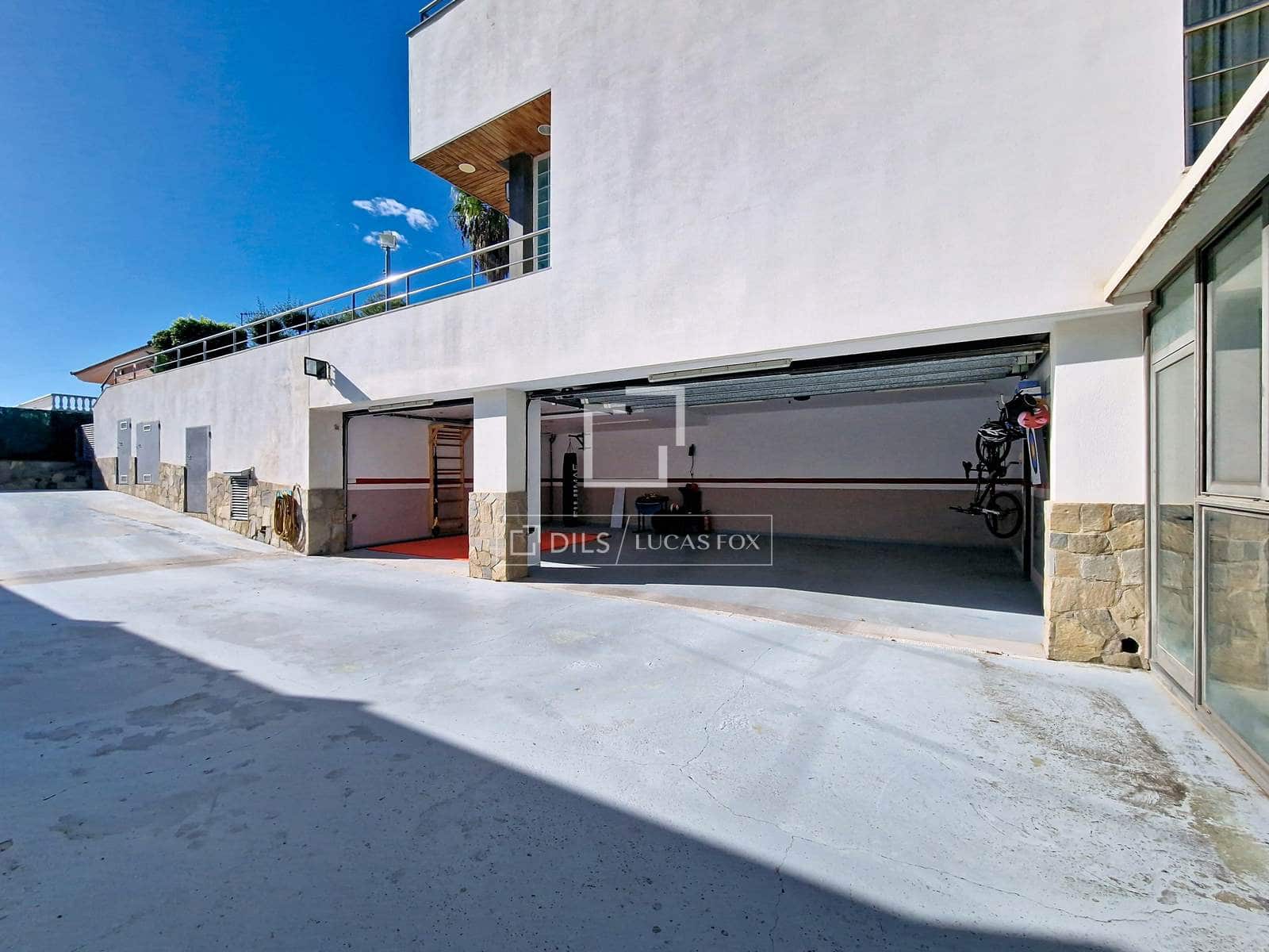 7 soverom Villa til salgs i Cunit med svømmebasseng garasje - € 1 200 000 (Ref: 10148129)