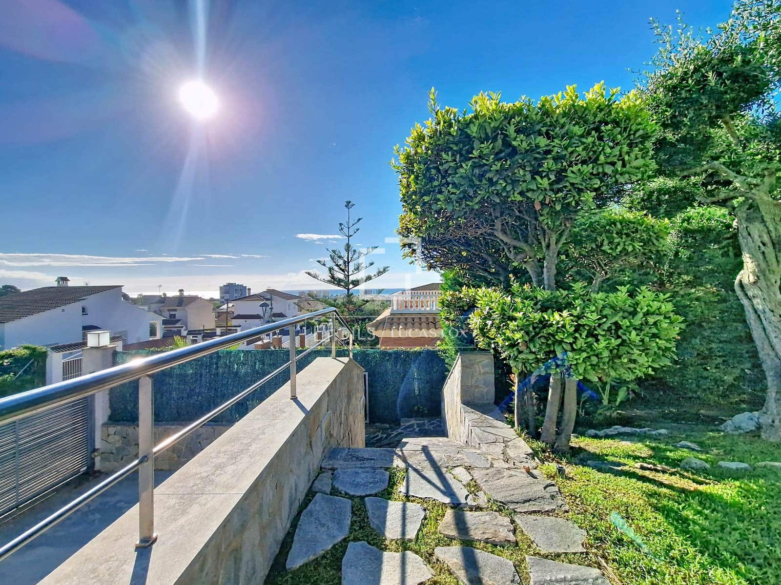 7 soverom Villa til salgs i Cunit med svømmebasseng garasje - € 1 200 000 (Ref: 10148129)