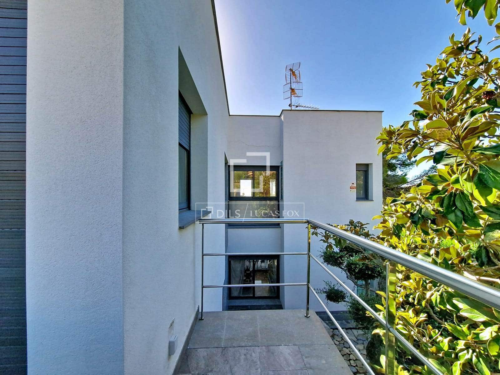 7 soverom Villa til salgs i Cunit med svømmebasseng garasje - € 1 200 000 (Ref: 10148129)