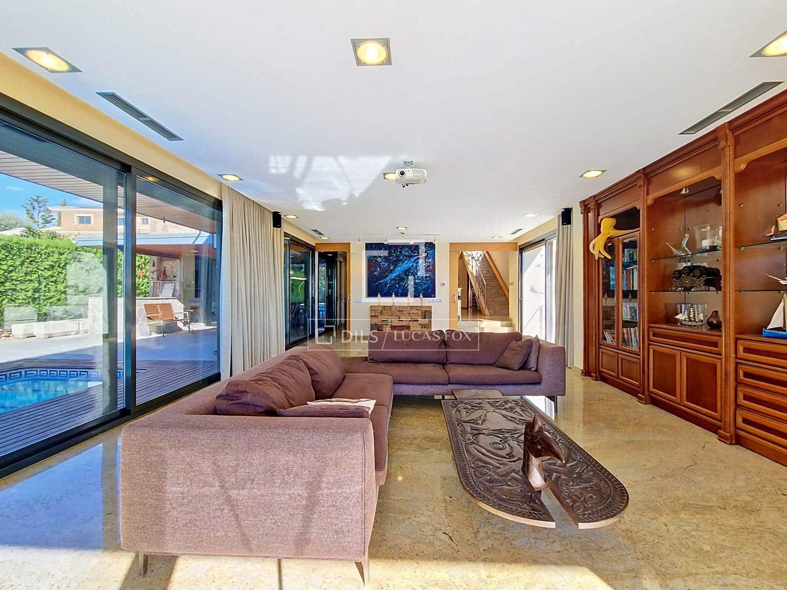 7 soverom Villa til salgs i Cunit med svømmebasseng garasje - € 1 200 000 (Ref: 10148129)