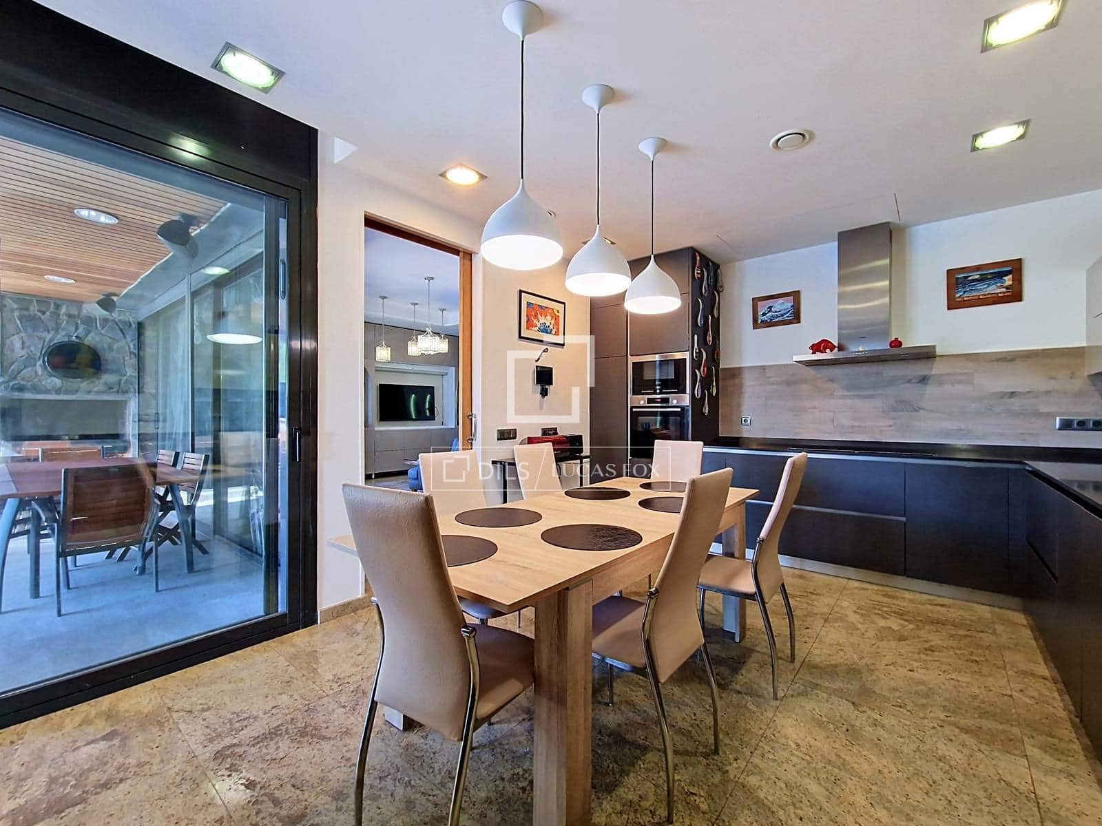7 soverom Villa til salgs i Cunit med svømmebasseng garasje - € 1 200 000 (Ref: 10148129)
